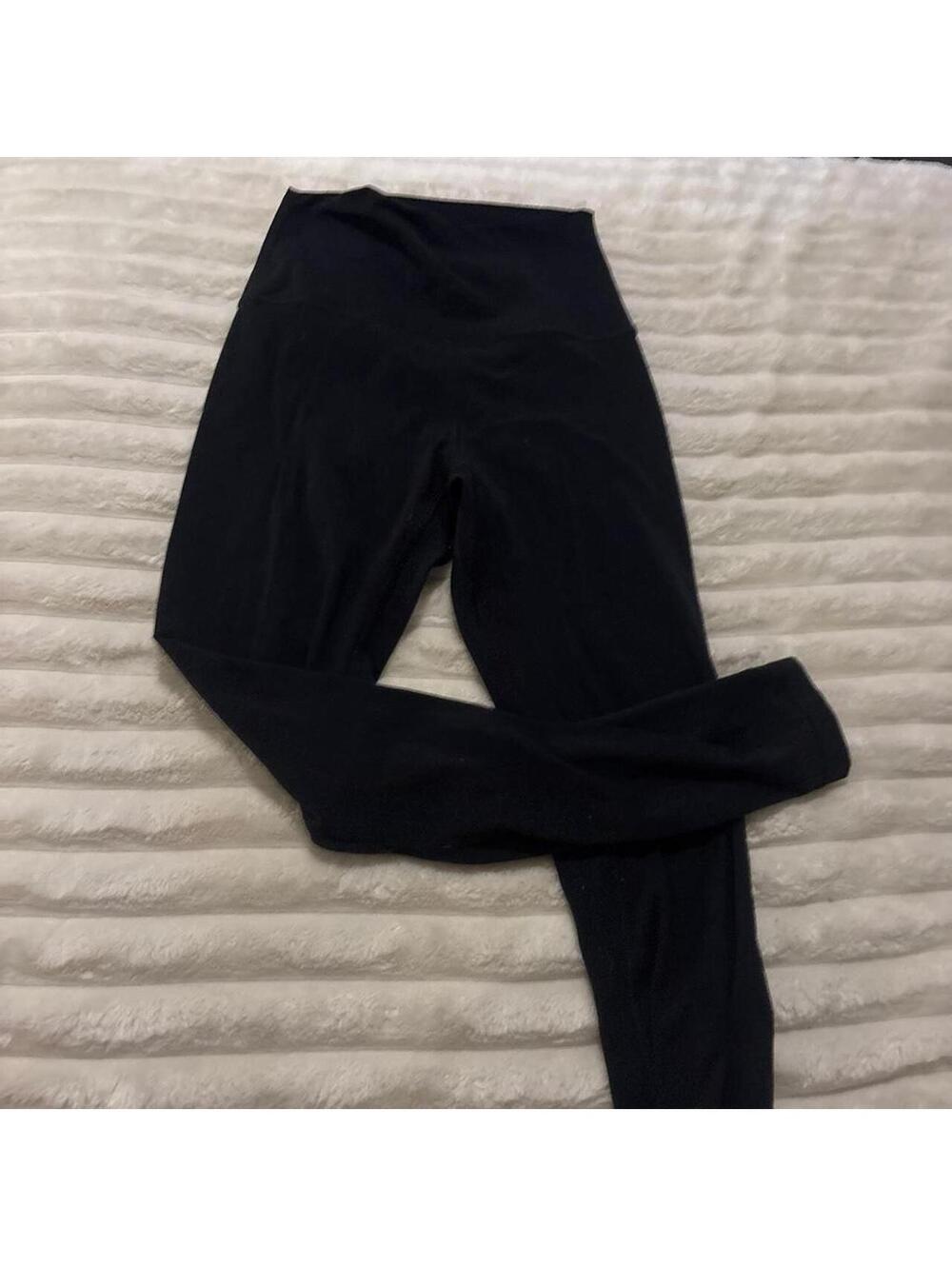 Halara Women's Black and Navy Legging